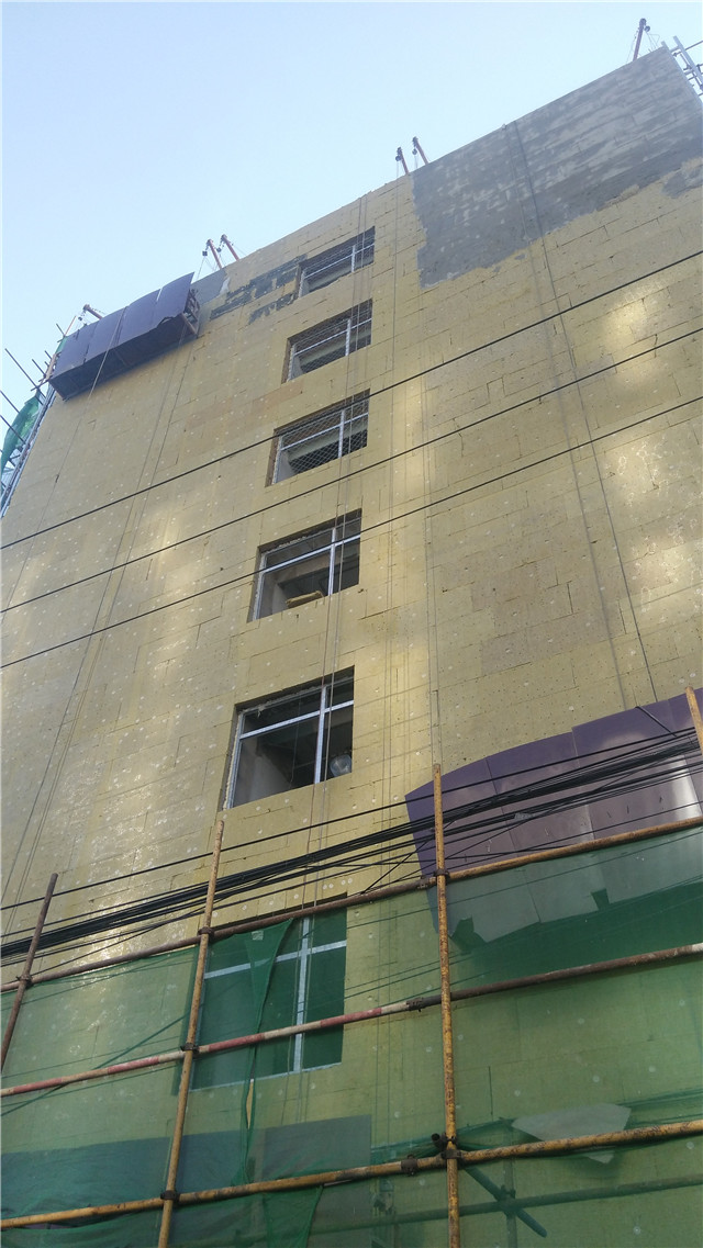 岩棉保温施工中