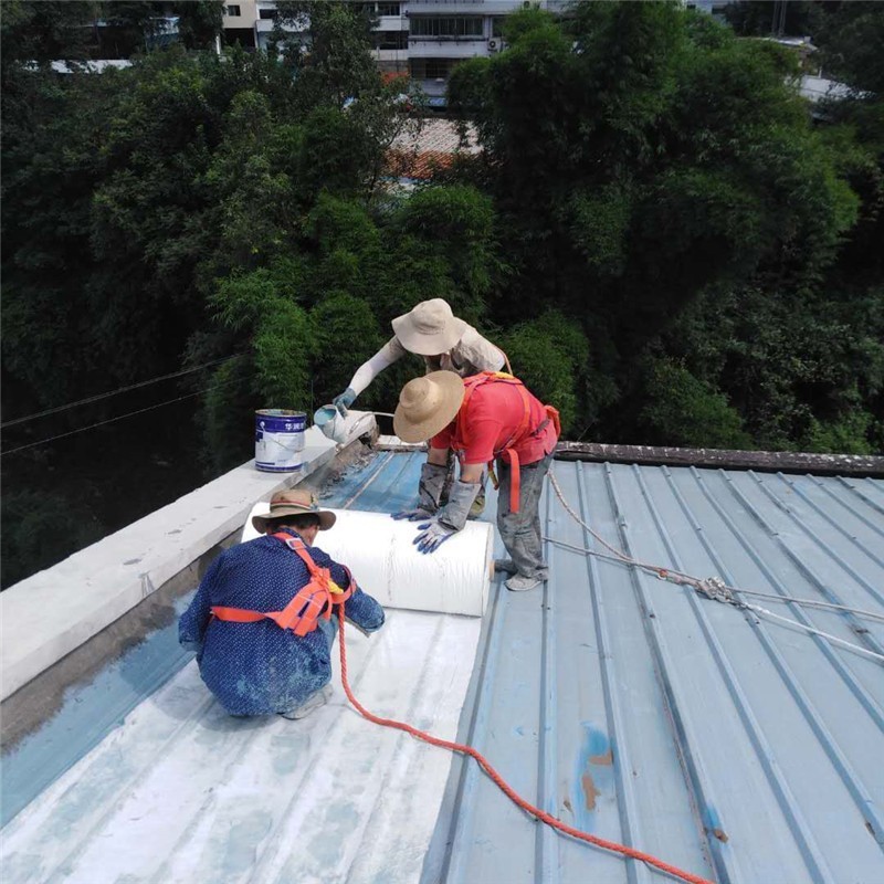 金属屋面渗漏水维修施工防水加筋布铺贴