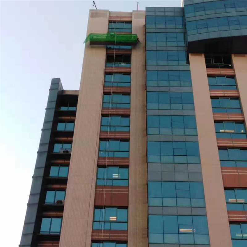 专业的敲击听声法—检查外墙瓷砖空鼓
