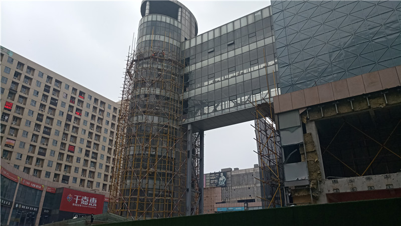 商场旧外墙拆除