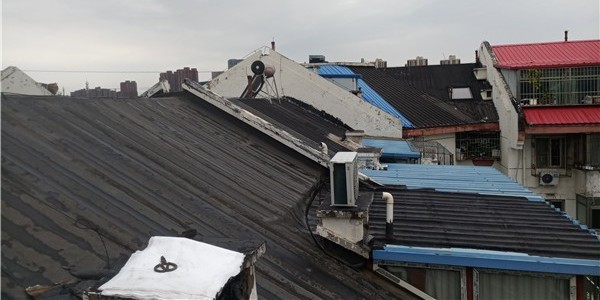 中核LEAC在高层住宅小区屋面的维修实例
